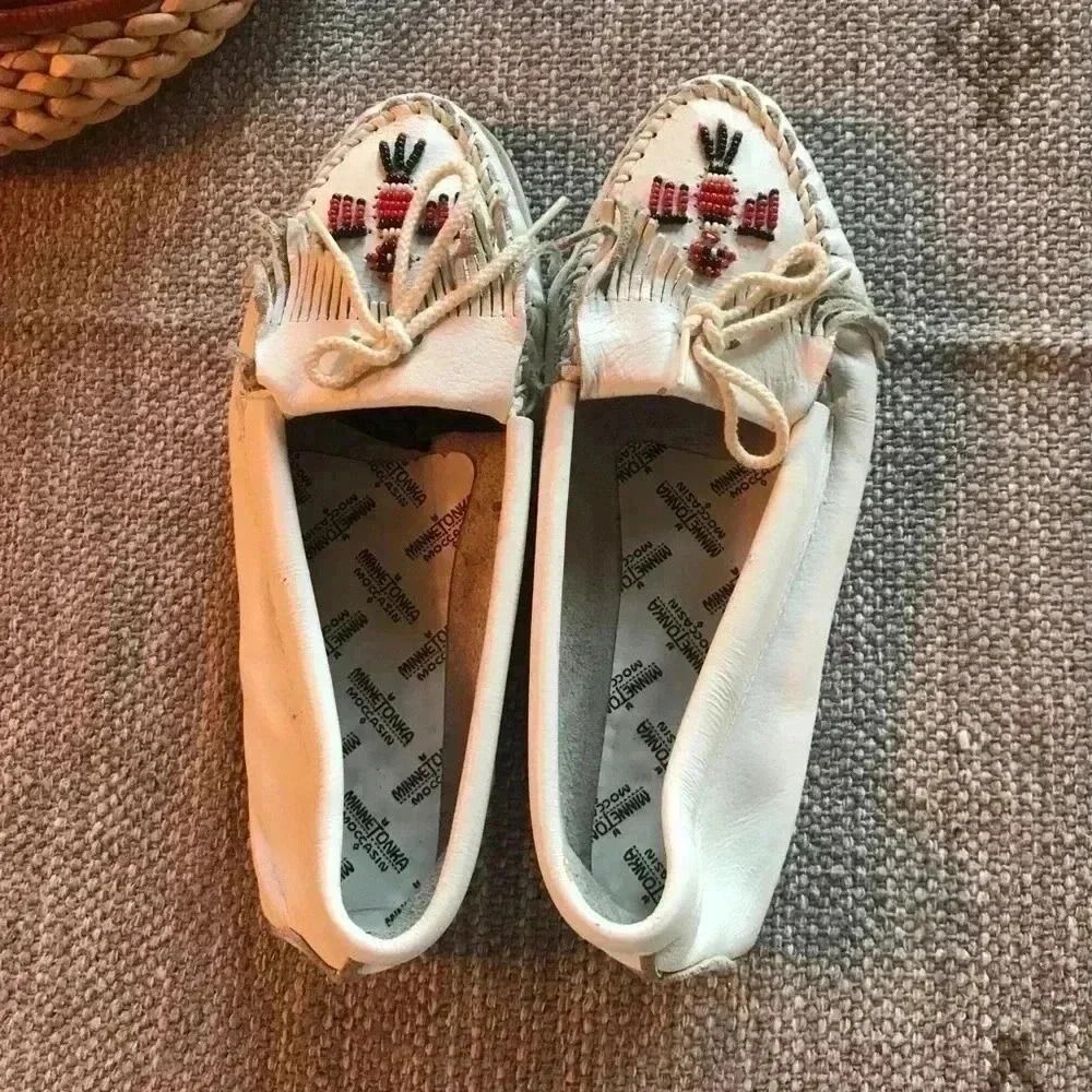 Women's Size 10 Vintage Minnetonka White Leather Beaded Moccasins - Picture 7 of 8